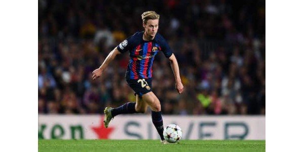 Frenkie de Jong bot automatisch an, ins Mittelfeld zurückzukehren